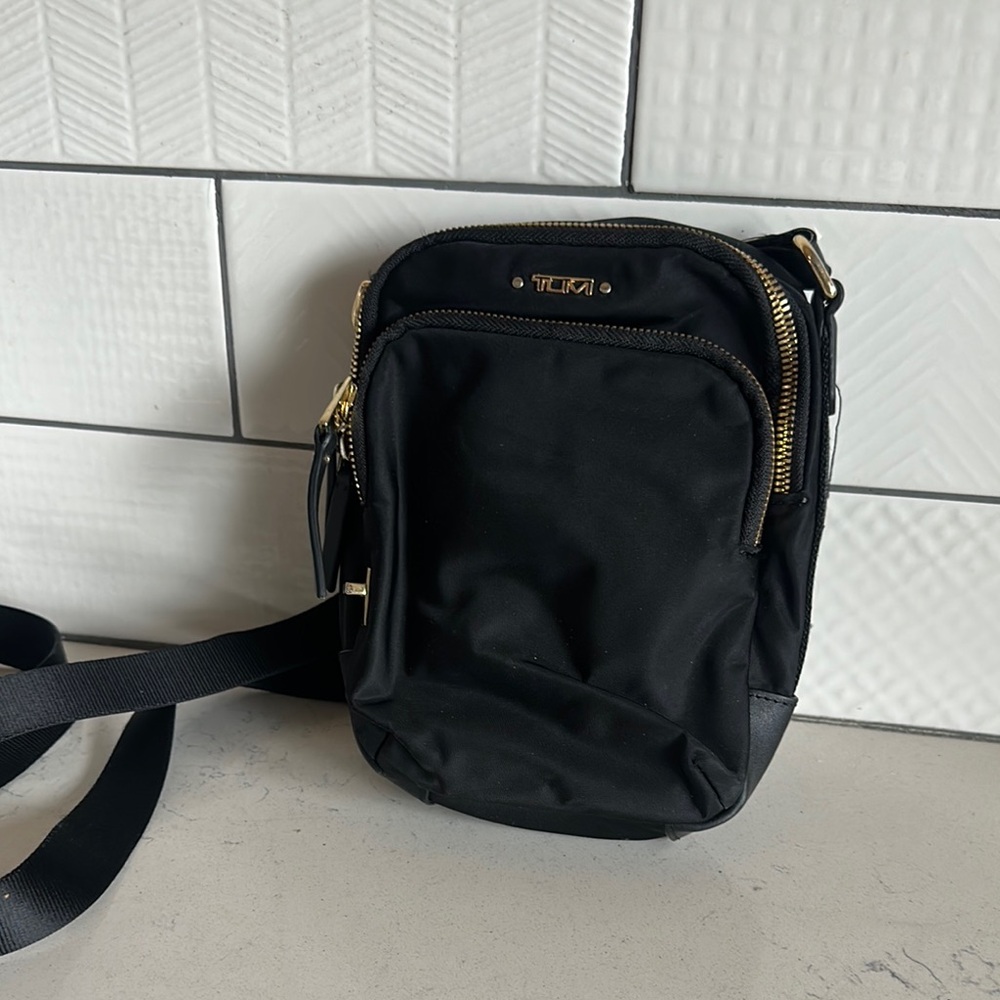 Tumi Black Crossbody Bag with Modern Design
